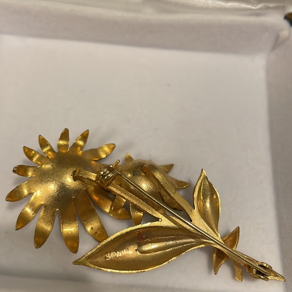 Vintage Authentic Signed Spain Damascene Flower Brooch Pin w/faux pearls - Picture 8 of 8